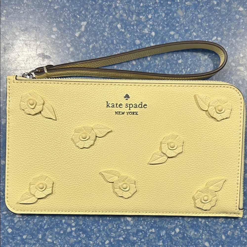 Kate spade floral medium wristlet NWT